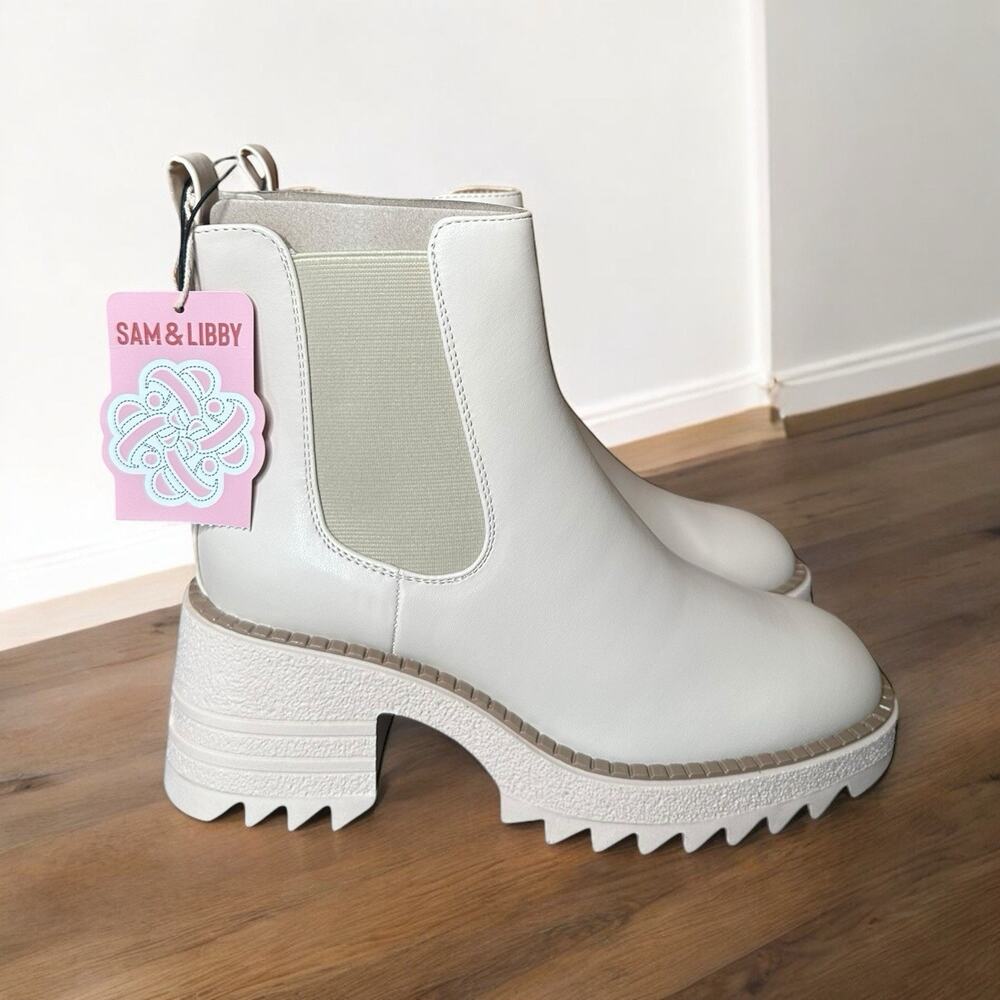 Sam & Libby Womens 7 Lennon Vanilla Ivory Lug Sole Side Zip Chelsea Boots NEW
